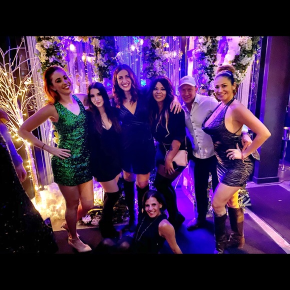 Meet your Posher, Courtney - Picture 1 of 1